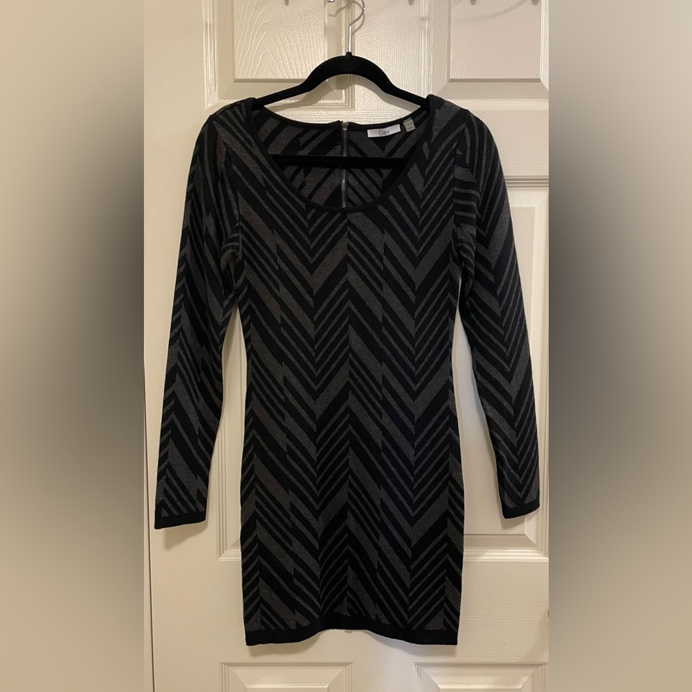 Dex Black and Gray Chevron Long Sleeve Dress Super stretchy and smoothing